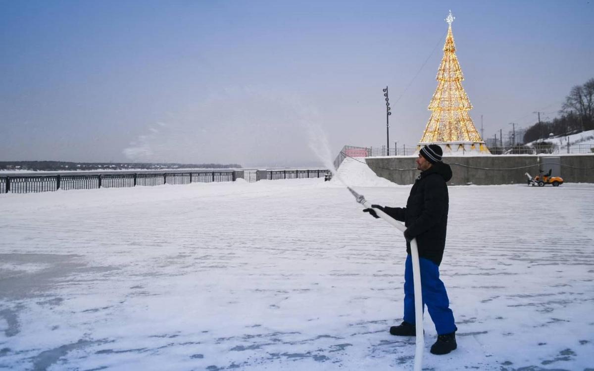 В Перми на два дня закрыли каток на набережной Камы