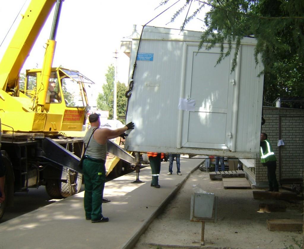 В Петербурге на Комендантской площади снесли незаконные ларьки