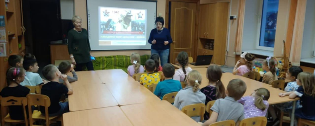 В Павшинской городской библиотеке прошел урок о Дне освобождения Москвы и Московской области