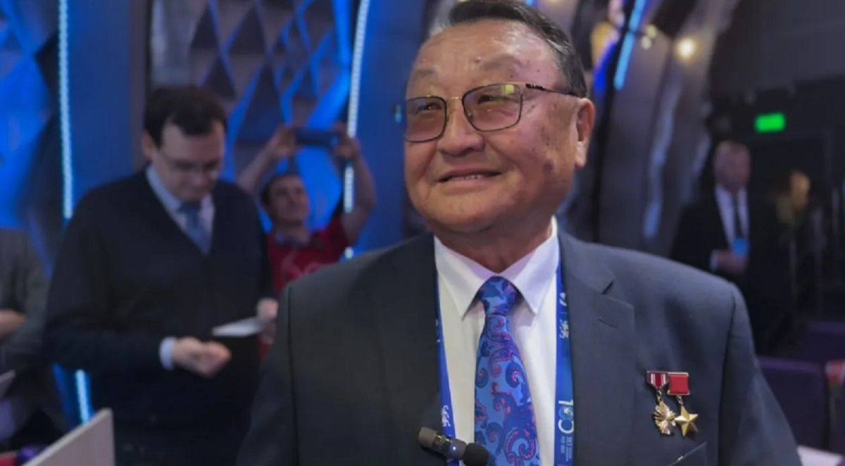 Монгольский космонавт Гуррагча поделился своими впечатлениями о том, чем пахнет космос и что он видит во сне на орбите