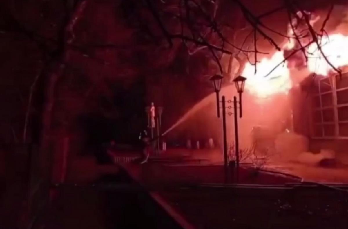 В Ростовской области потушен пожар в административном здании детского центра
