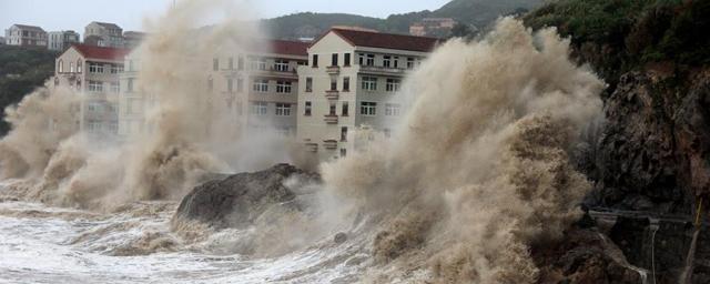 Не менее 11 человек погибли на востоке Китая по причине урагана