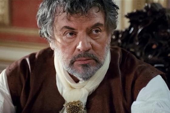 Застолья на балконе и «Шпрота на вилке». Каким Александра Ширвиндта помнят соседи