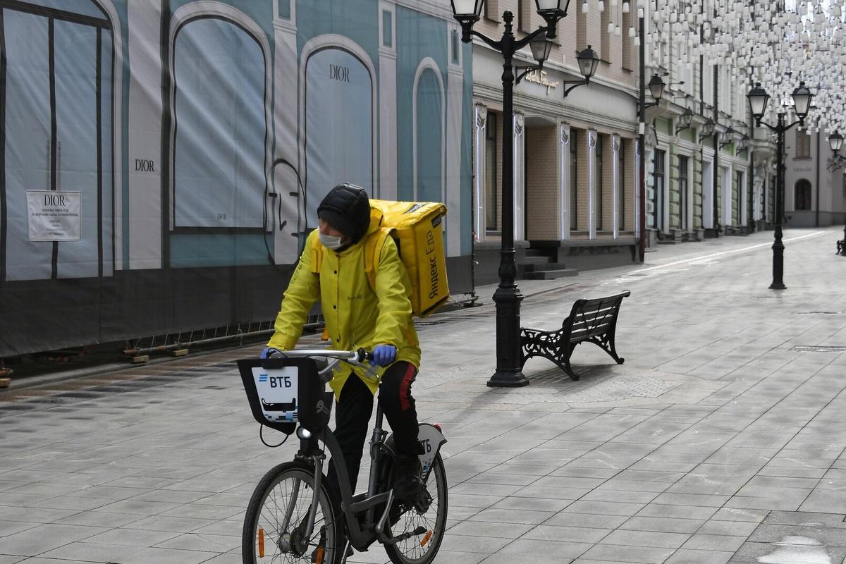 Глава «Почты России» заявил, что курьеры сегодня зарабатывают слишком много