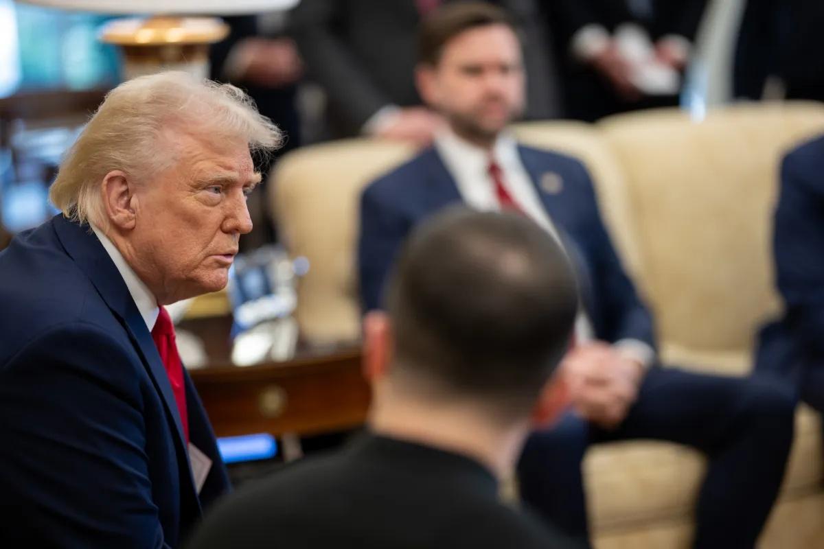 Глава аппарата Белого дома раскрыла, что причиной февральской перепалки Трампа и Зеленского стало хамство