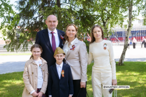 «За 10 лет число многодетных семей в регионе выросло более чем на 30%»: Губернатор Евгений Солнцев поздравил жителей Оренбуржья с Днем семьи, любви и верности