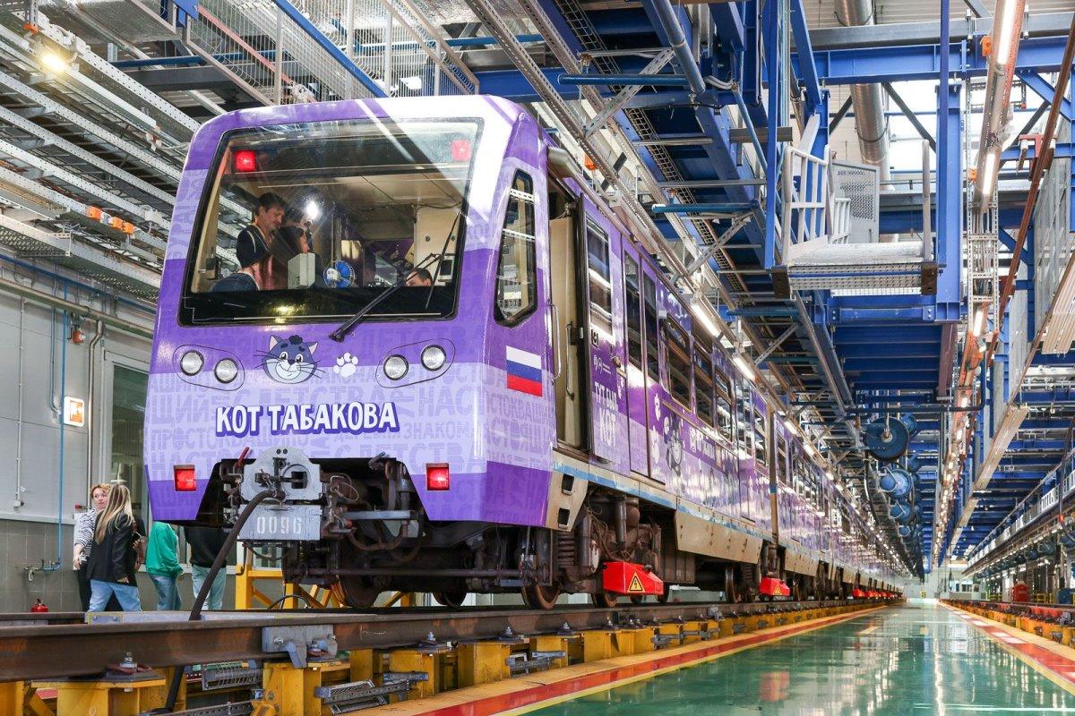 В московском метро начал курсировать тематический поезд памяти Олега Табакова