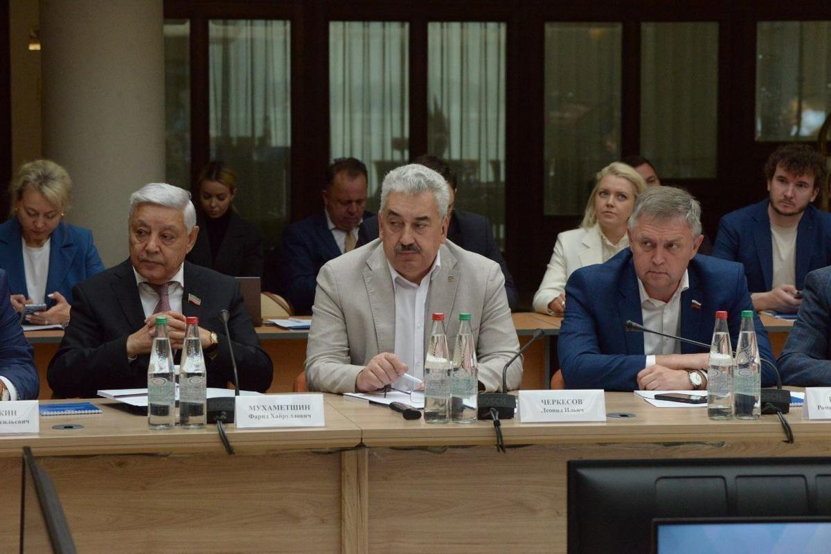 Спикер Госсовета Чувашии Леонид Черкесов: Выявление кадрового дефицита и адресное обучение через вузы – крайне эффективный подход