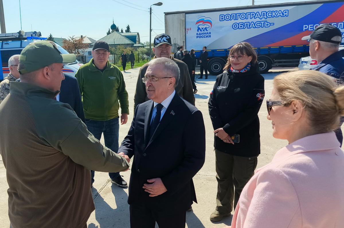 Стройматериалы, генераторы и продукты: Дагестан принял гуманитарный конвой из Волгоградской области