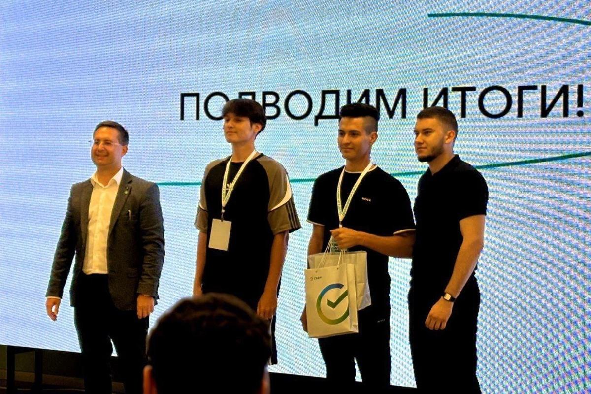 Студент-инженер создал бюджетный протез руки и выиграл конкурс