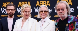 Четвёрка легендарной группы ABBA вместе вышла в свет