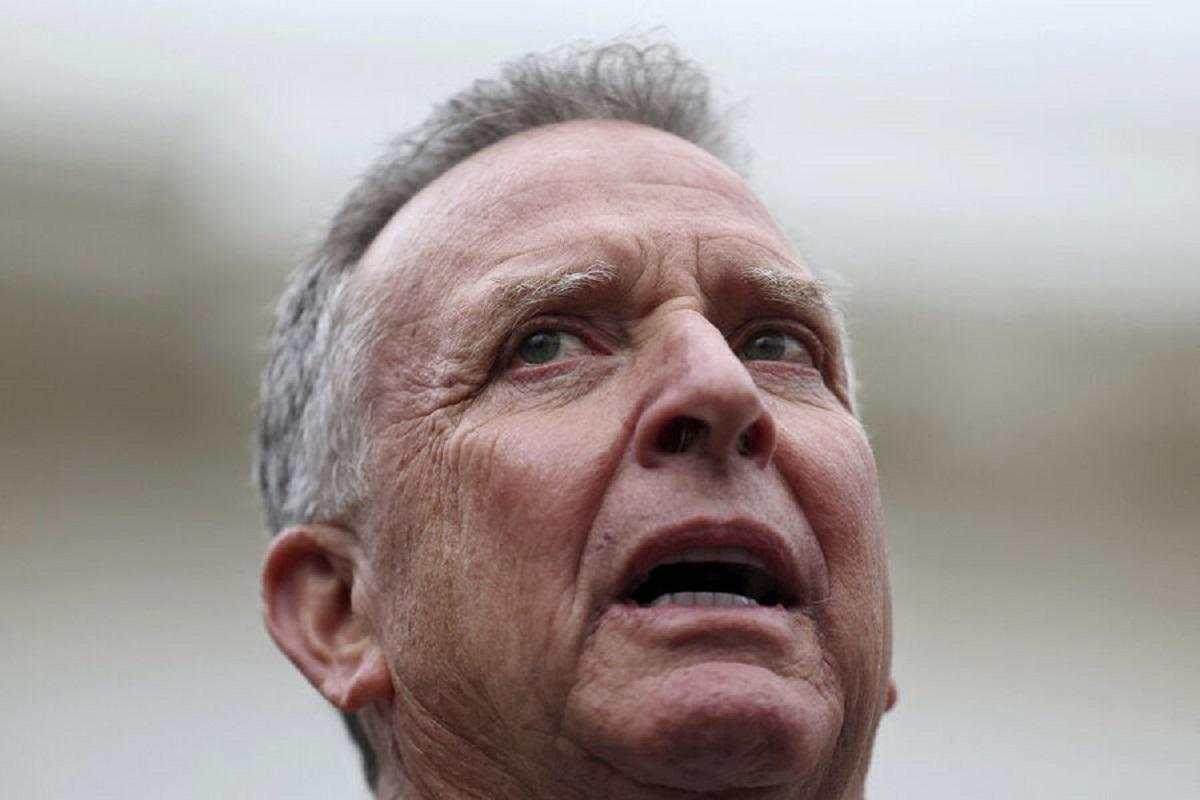 Спецпосланник Трампа за бешеные деньги продал долю в своей компании