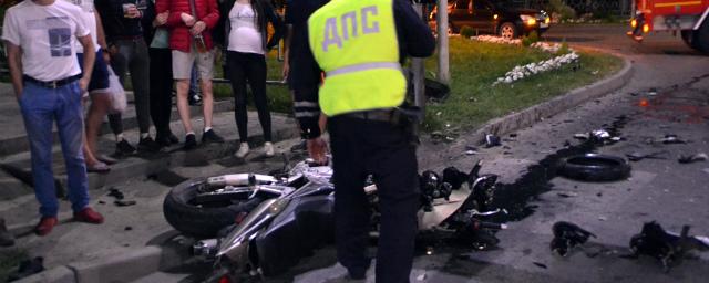 Скончался пассажир байка, разбившегося на перекрестке в Бердске