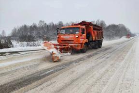 Погодные условия вывели на дороги Кировской области 167 единиц спецтехники