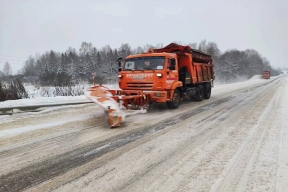 Погодные условия вывели на дороги Кировской области 167 единиц спецтехники