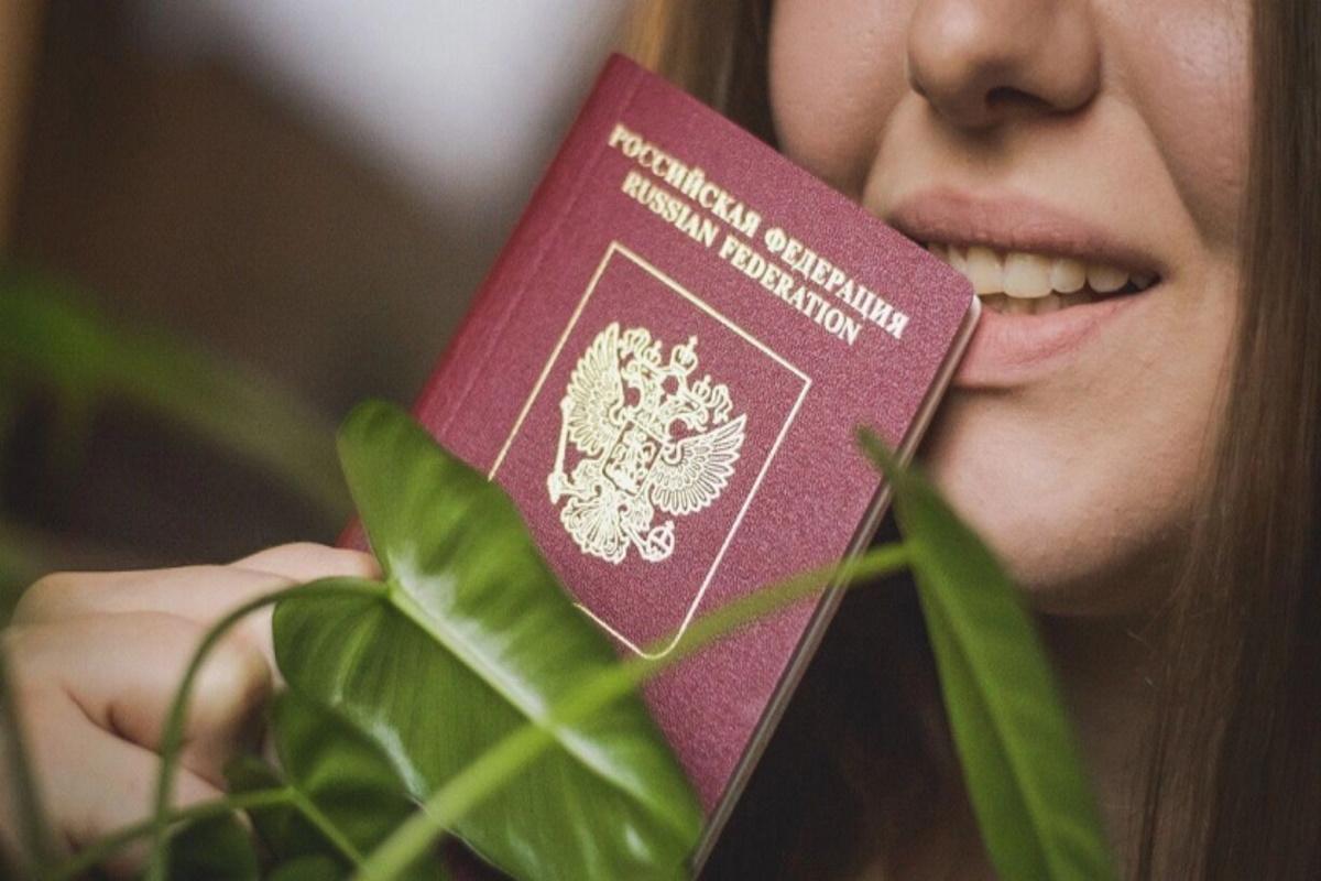 Уфимку, которой чиновники «поменяли» пол в загранпаспорте, развернули домой в аэропорту ОАЭ