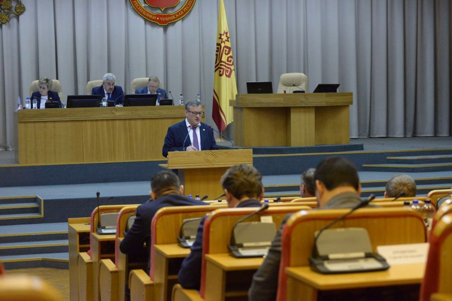 Спикер Госсовет Чувашии Леонид Черкесов об укреплении социальной поддержки: Семьи с пятью и более детьми освобождены от транспортного налога на автобусы