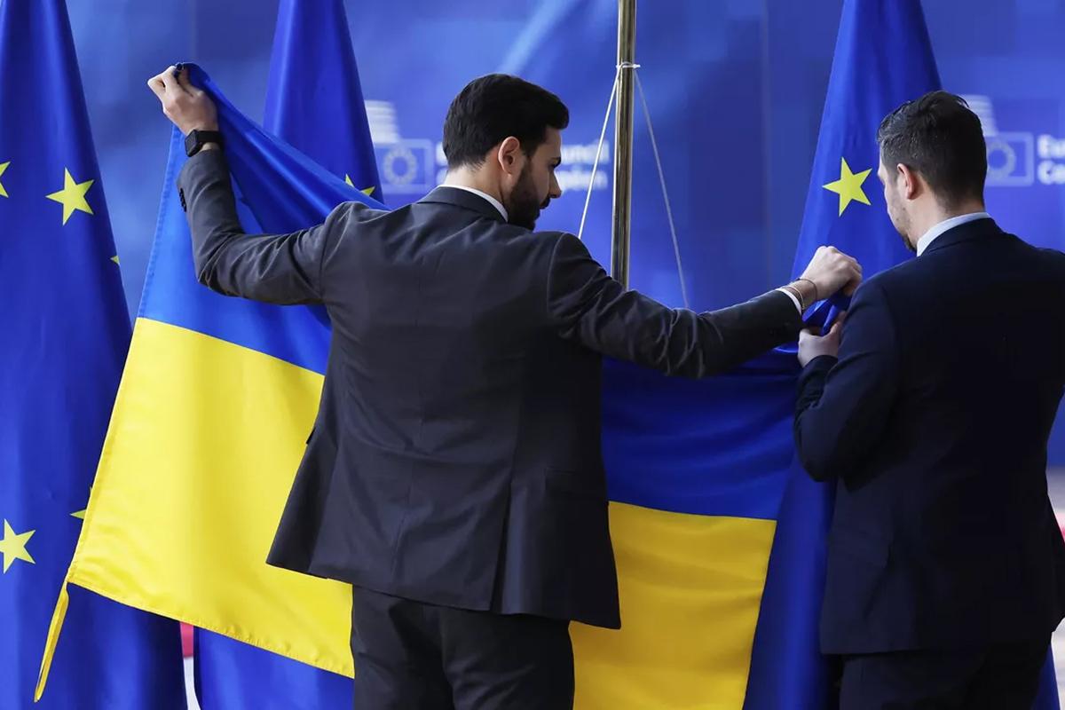 WSJ назвала отсутствие единой стратегии у США и Европы причиной успехов России на Украине