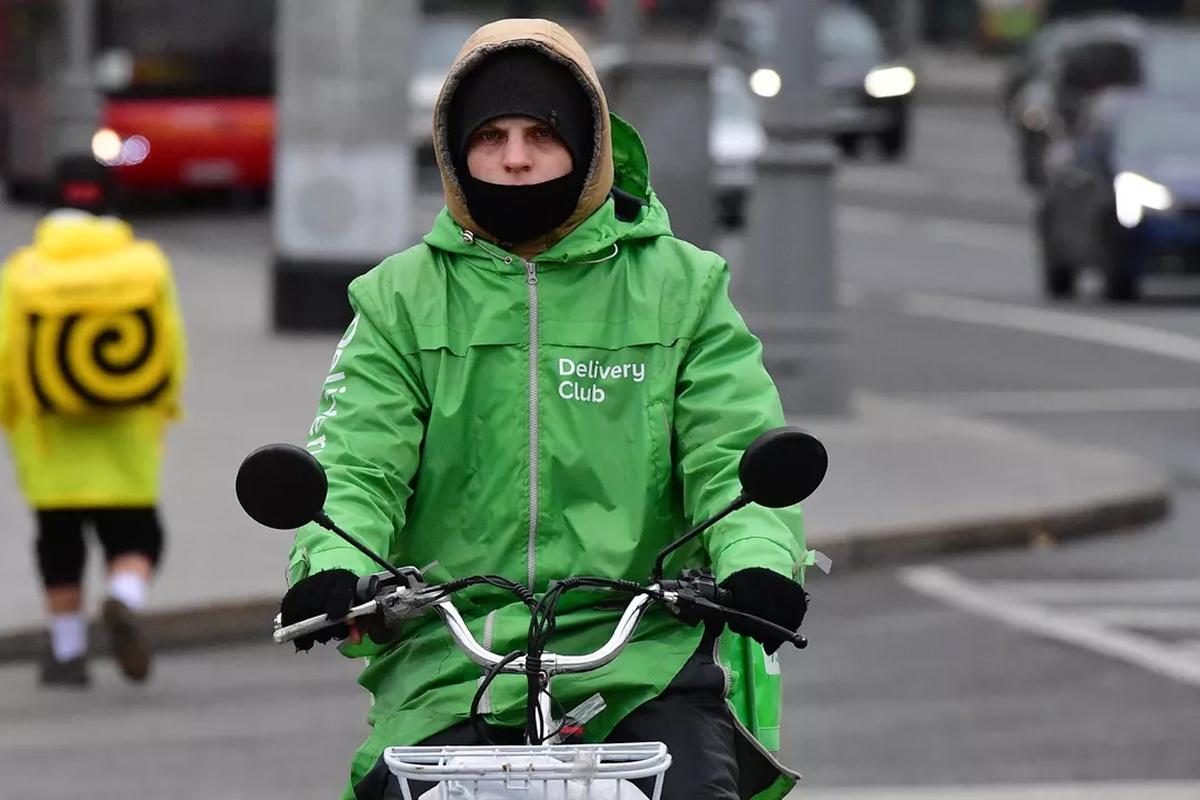 В Петербурге для курьеров ввели требования к внешнему виду и транспорту