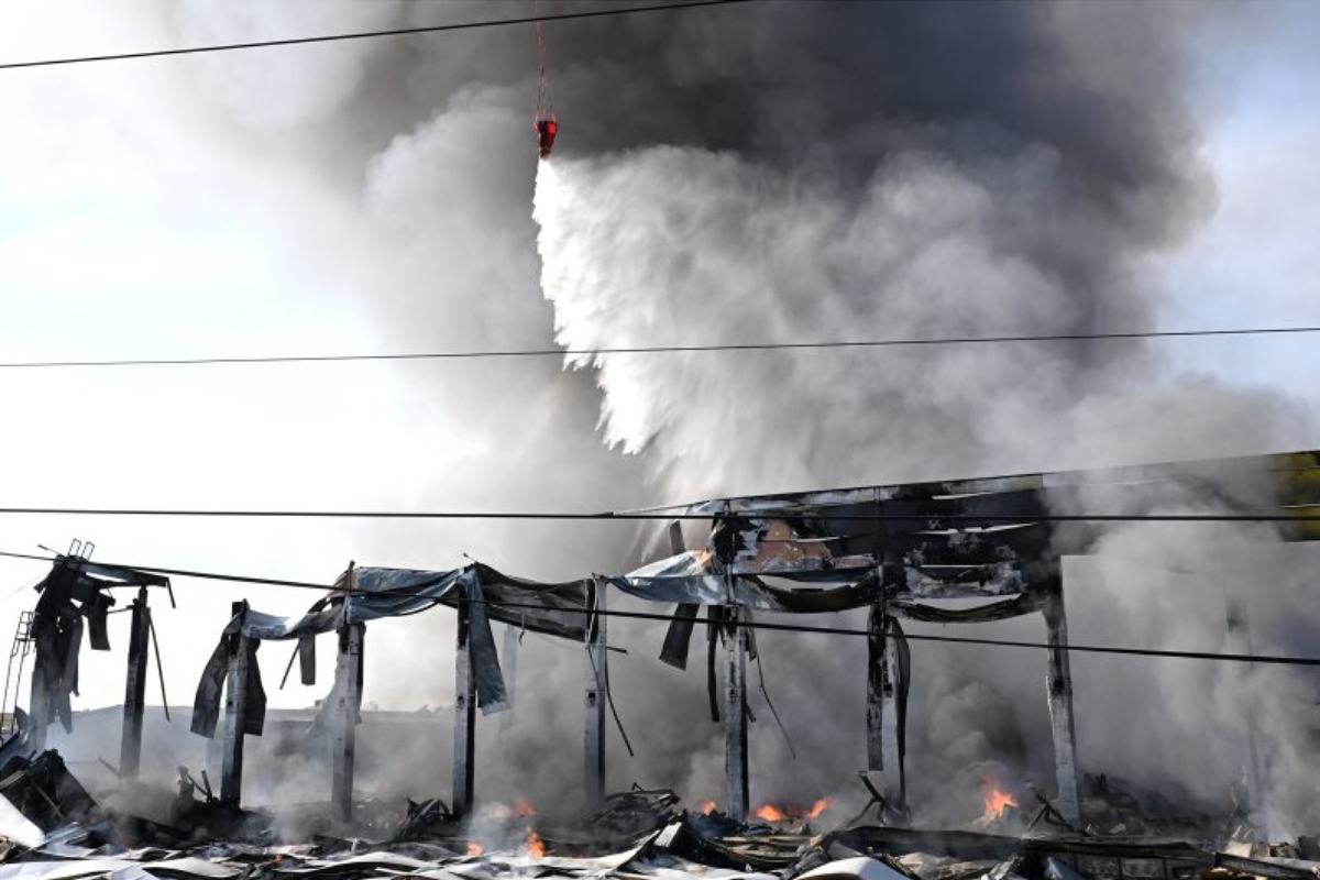 Блогеры лишились елок, шуб и кашемира из-за сварочных работ на складе