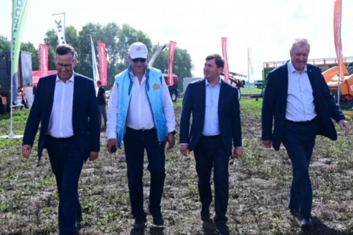 Свердловские аграрии приобрели свыше 800 единиц новой сельхозтехники с начала текущего года