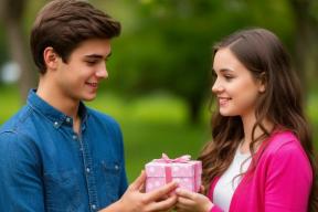 Не просто «сделано в Китае»: 5 сувениров из Петербурга, за которыми стоят века и настоящие заводы