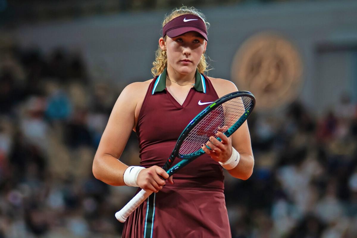 Мирра Андреева дышит в спину Иге Швентек в чемпионской гонке