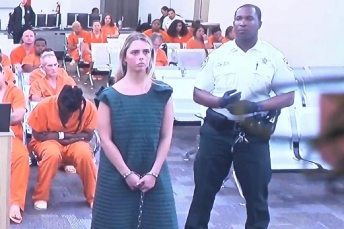 Арестована 23-летняя американка, выдавшая себя за 14-летнюю ради интима с подростками