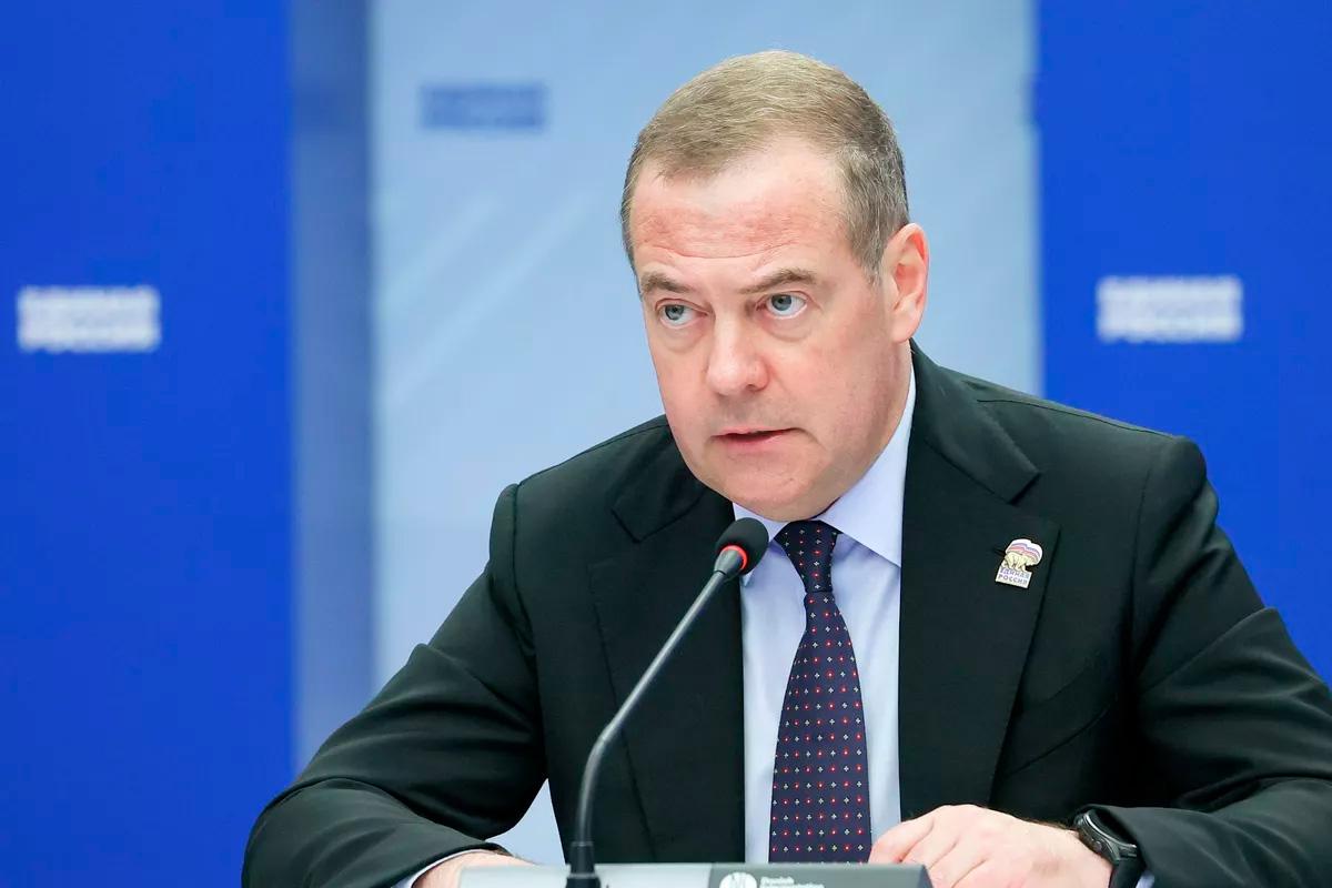 Медведев назвал новых ответственных за решение конфликта на Украине