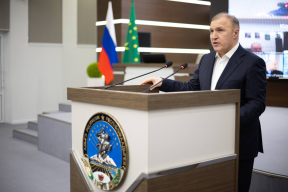 Глава Адыгеи Мурат Кумпилов на встрече с руководителями УК: Задача – сделать всё необходимое, чтобы в населенных пунктах в любую погоду было чисто, безопасно и комфортно