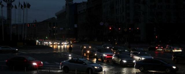 Жители Киева перекрыли путь трамваю в знак протеста против отключений света