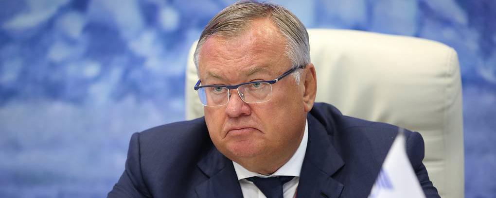 Глава ВТБ Костин оценил возможность отключения РФ от SWIFT