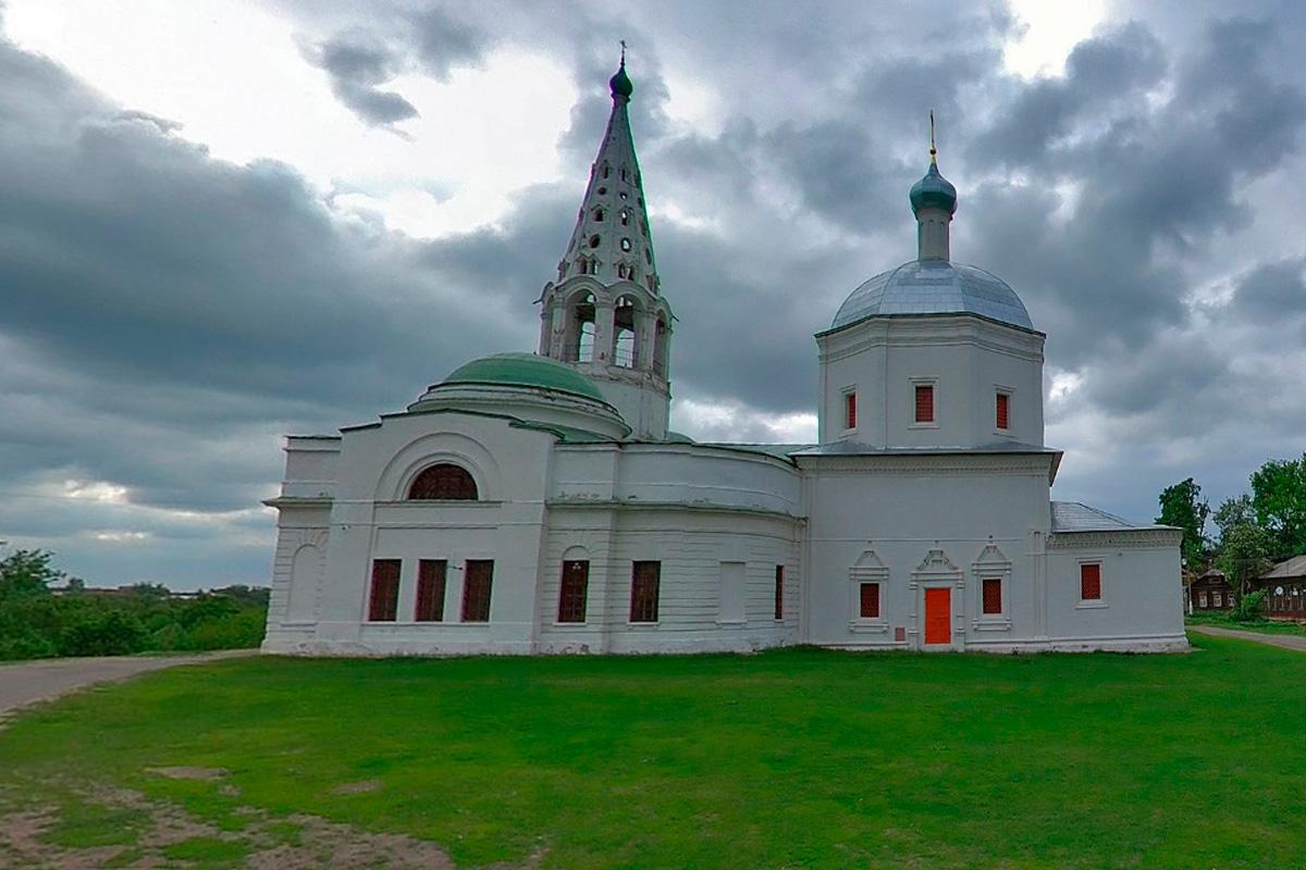 На месте бывшей стоянки для грузовиков в Серпухове появился православный монумент