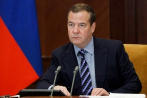 Медведев прокомментировал поведение французских и американских политиков