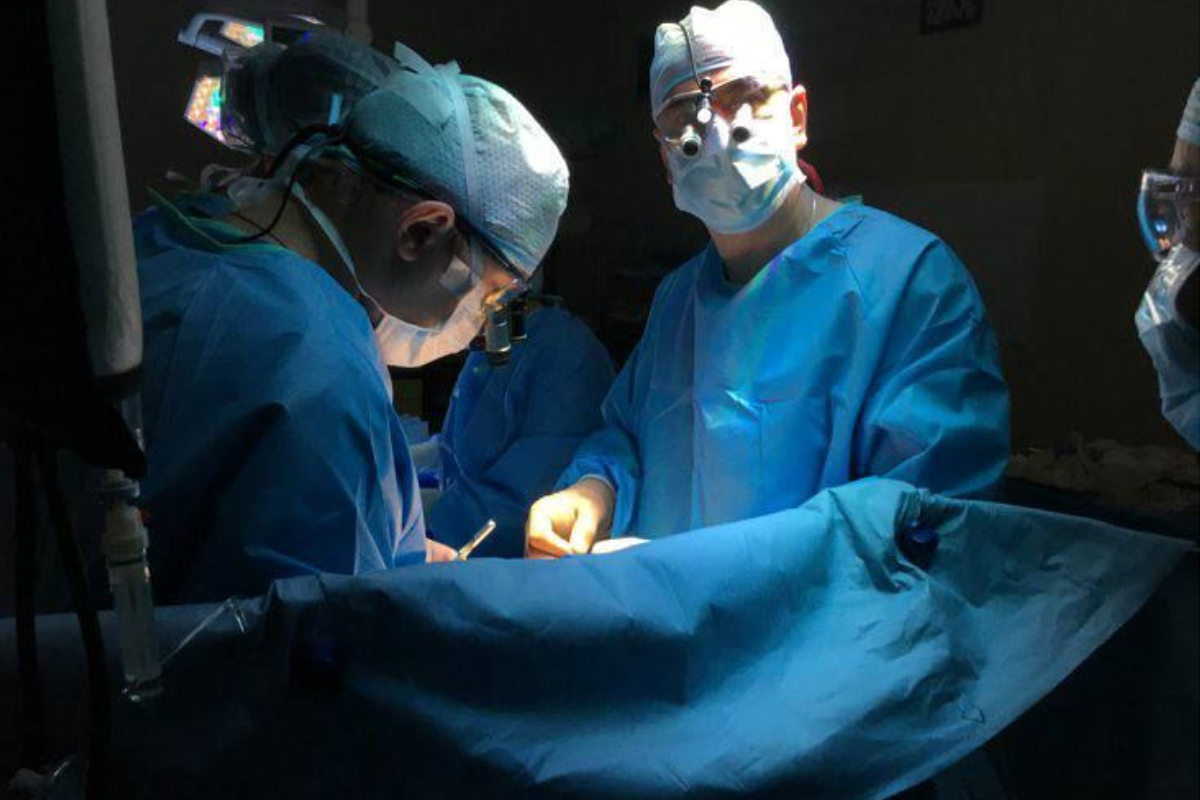 Хабаровские медики во время операции заменили кровообращение на искусственное для удаления тромба