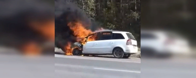 В Новосибирске на Бердском шоссе горело авто Opel