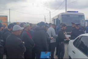 Иностранцам в Алтайском крае ещё на год закрыли двери в такси, гостиницы и школы