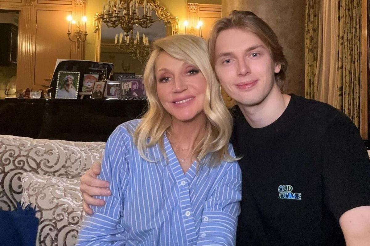 «Не хочу быть частью этого цирка»: почему внук Пугачёвой пошёл против звёздной бабушки?