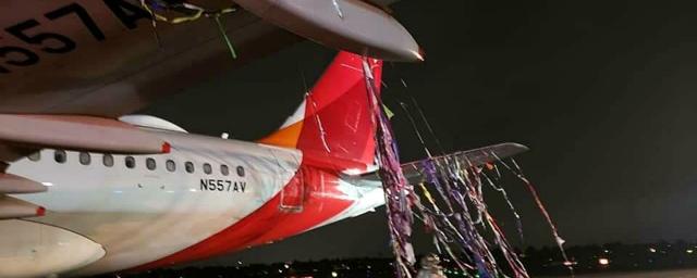 В Колумбии новогодние атрибуты едва не привели к крупной авиакатастрофе