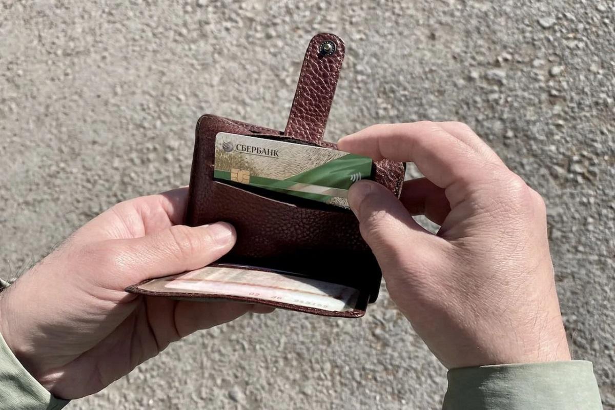 Эксперты рассказали, что нельзя делать с найденной банковской картой