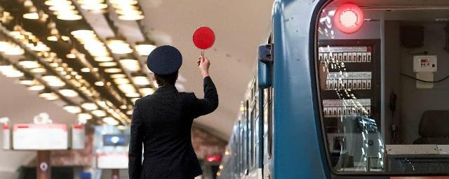 В Новосибирске машинист метро допустил подругу к управлению поездом