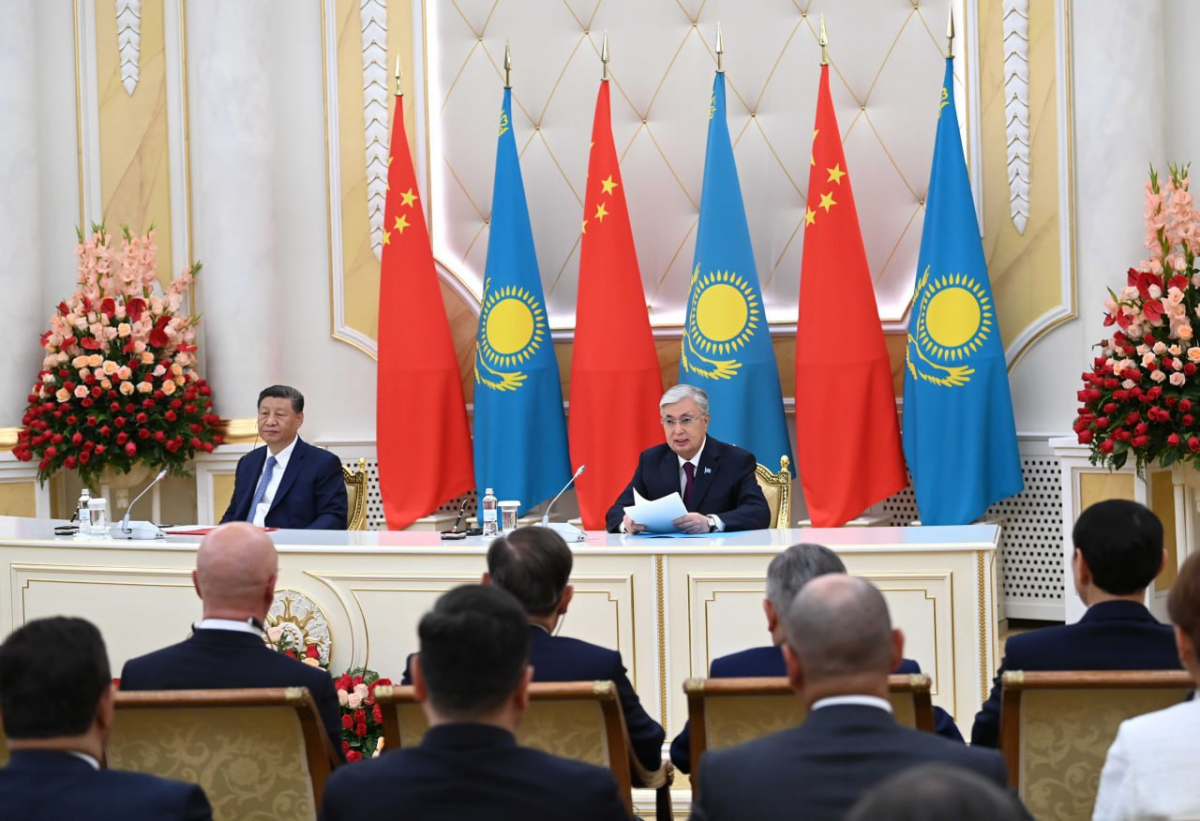 Китай и Казахстан открыли транспортный маршрут в обход России