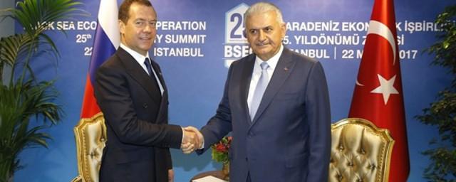 Россия и Турция подписали соглашение о снятии ограничений в торговле