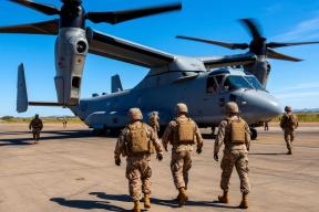 Три авианосца, 200 крыльев и 15 тысяч штыков: США собрали на Ближнем Востоке морской кулак