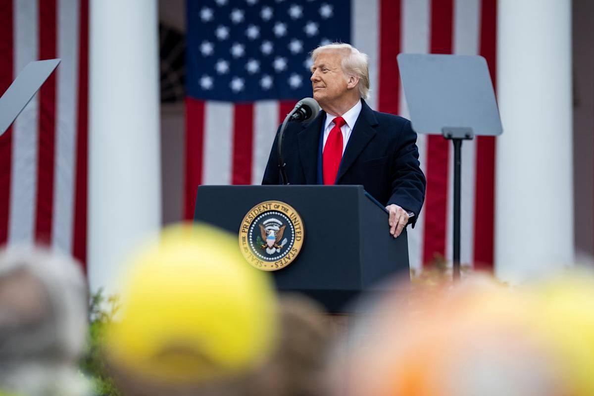 Администрация США готовит военный парад в честь 79-летия Трампа