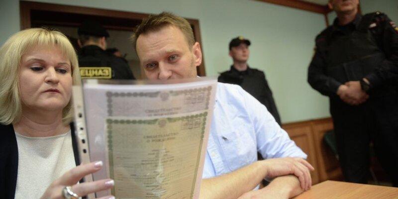 Адвокаты Навального объявлены в розыск