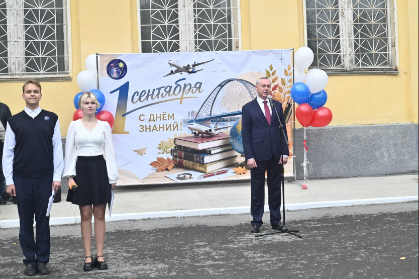 «Если веришь в свою мечту, оставишь яркий след»: Губернатор Андрей Травников поздравил учащихся, родителей и педагогов Новосибирской области с Днем знаний