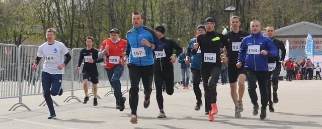 Около 800 человек приняли участие в 75-й легкоатлетической эстафете в Великом Новгороде