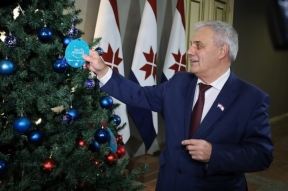 Владимир Чибиркин вместе с депутатами Госсобрания присоединился к акции «Елка желаний»