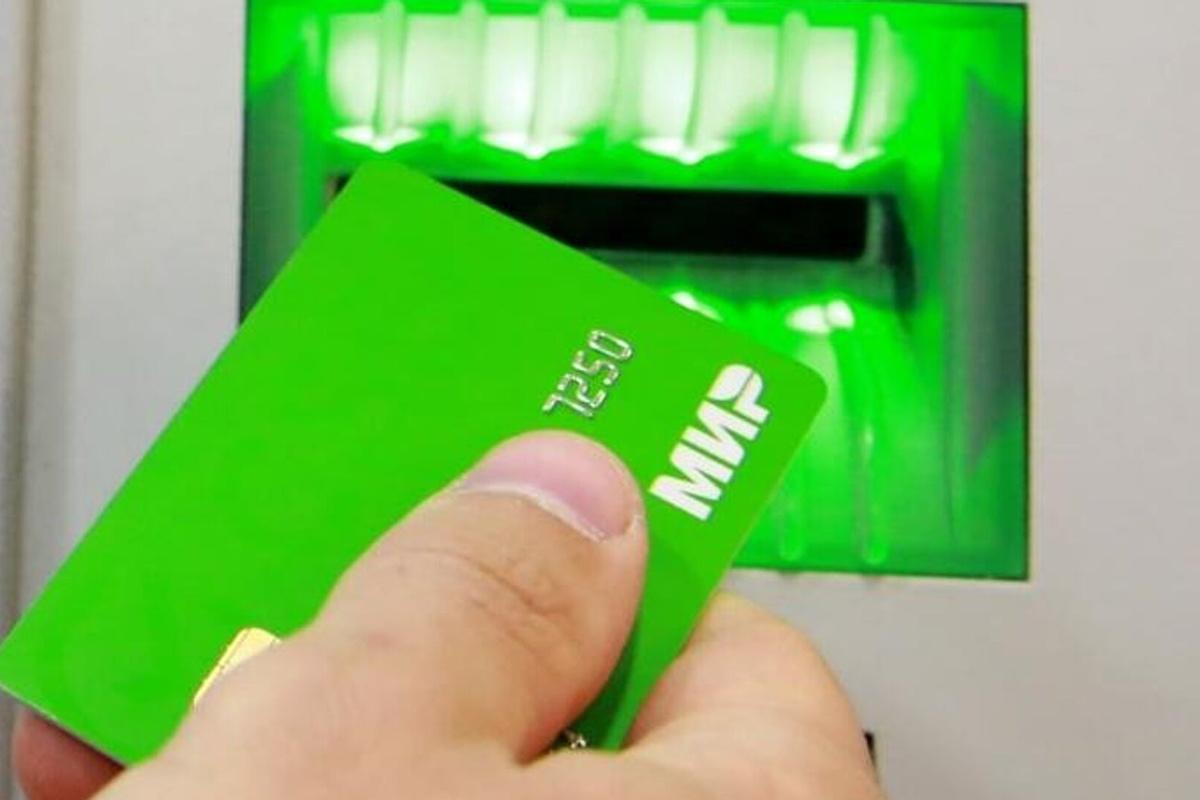 В ЦБ хотят запретить пользоваться просроченными банковскими картами